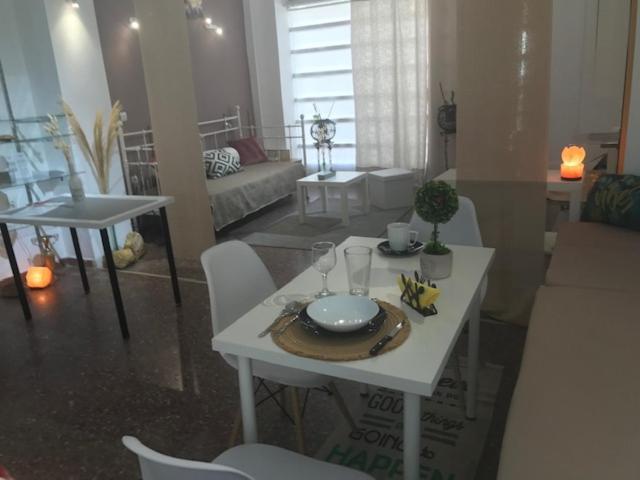Avance Art Atena Exterior foto